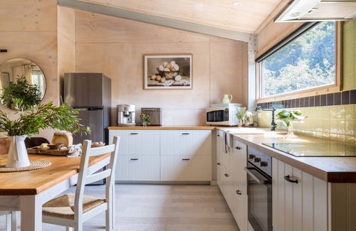Bullarto South Cottage | A Romantic Escape in Nature’s Embrace