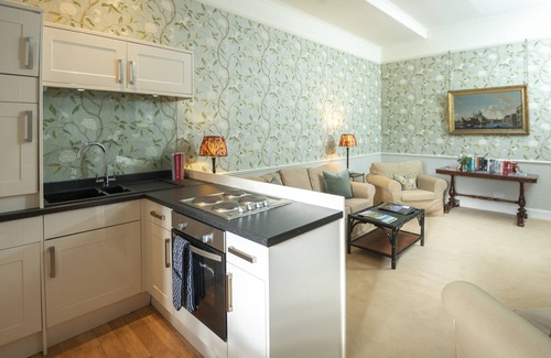Lauder Apartment | A Romantic Scottish Castle retreat for two people