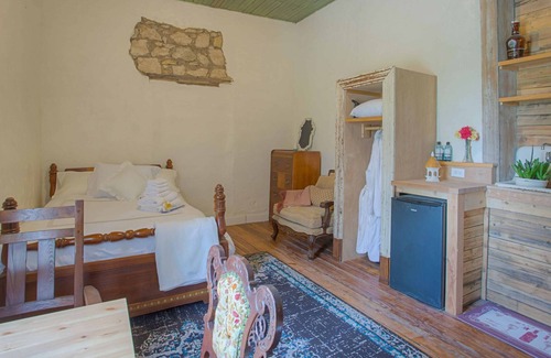 Waxahachie Cottage | A Romantic Stone Cottage built in 1894
