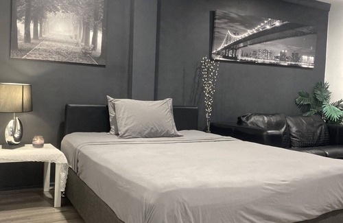 Shepparton South Bed & Breakfast | A room designed with a motel concept in a residential area.
