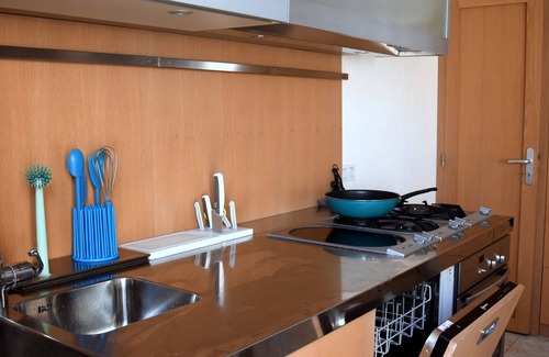 Doelan House | A seaside cottage with sea view, WIFI, equipped kitchen and enclosed garden