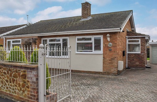 Heacham Cottage | A seaside delight having a sandy beach, shops and pubs all nearby.