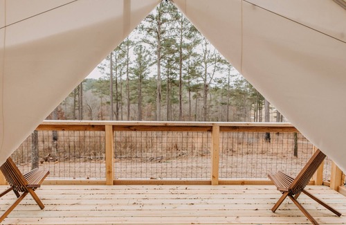 Silver Creek RV Rental | A secluded haven on 5,000 acres in NW Georgia, just 45 minutes from Atlanta and Chattanooga, and a quick 10-minute drive to downtown Rome. Explore private trails along the Etowah river, bask in wildlife, and gaze at mesmerizing stars. Your perfect es