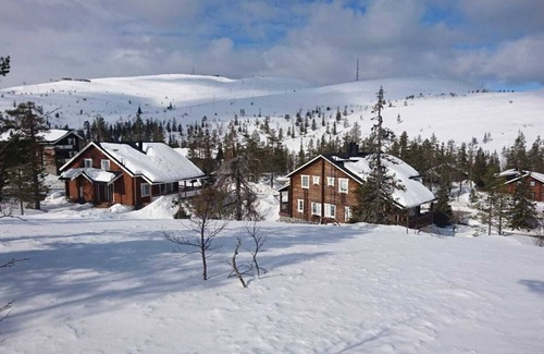 Sirkka Villa | A semi-detached house in the beautiful area of Utsuvaara. Stunning views!