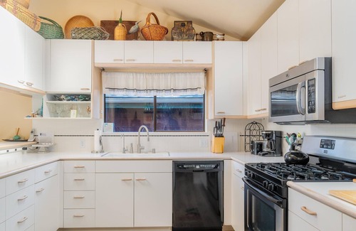 Lodge Hill House | A Skyhigh Retreat: 2 BR, 2 BA House in Cambria, Sleeps 4