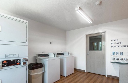 Junction City House | A Sophisticated & Stylish Suite! Pets Allowed