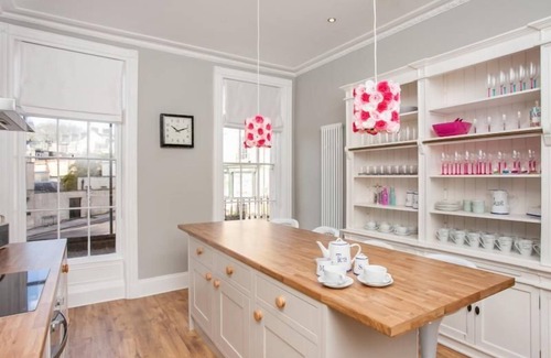 Bath House | A spacious and contemporary apartment for up to 16 in central Bath