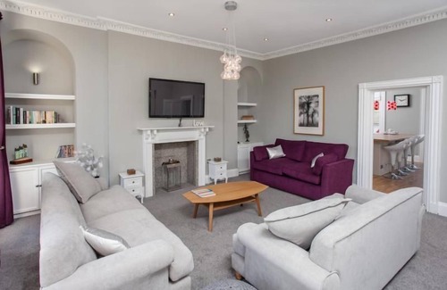 Bath House | A spacious and contemporary apartment for up to 16 in central Bath