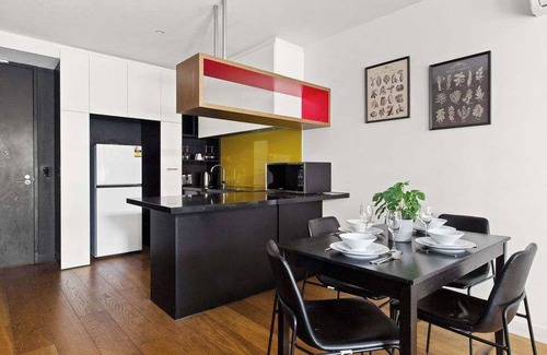 Carlton South Apartment | A Spacious & Cozy 2BR Apt Near Melbourne Uni