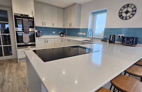 Mynytho Cottage | A spacious, detached, modernised cottage near Abersoch with stunning sea views.