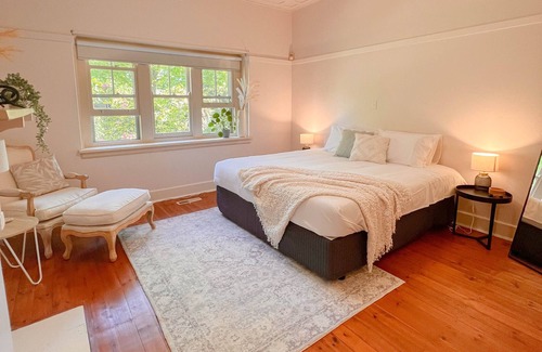 Lake Wendouree House | A spacious retreat for you, the kids and the pets!