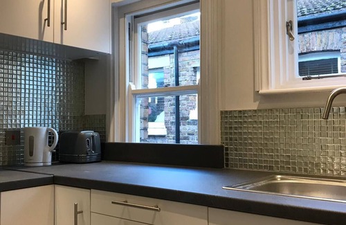 Worthing Apartment | A spacious two bedroom flat close to Worthing town, beach and train station