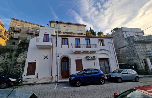Monforte San Giorgio House | A special stay in our vacation home A Funtana!