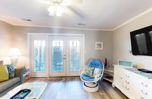Pine Knoll Shores Apartment | A Step from the Beach