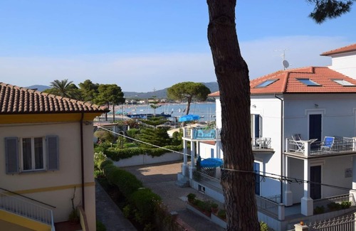Marina di Campo Apartment | A stone's throw from the sea