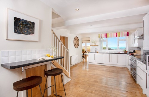Padstow House | A stunning 4 bedroom holiday home which spills out onto beautiful Treyarnon Bay.