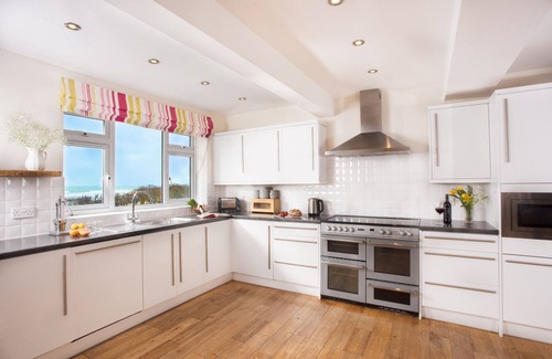 Padstow House | A stunning 4 bedroom holiday home which spills out onto beautiful Treyarnon Bay.