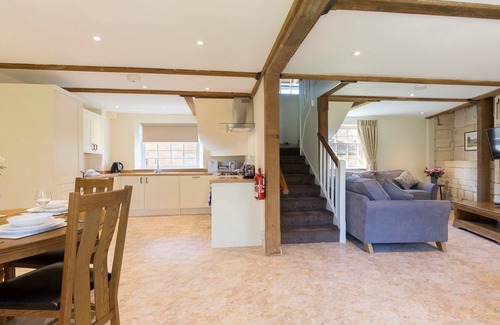 Winchcombe Apartment | A sudeley castle cottage that sleeps 4 guests in 2 bedrooms