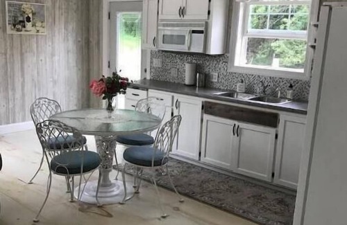 Hixton Apartment | A Suite Getaway