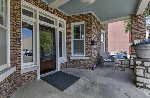 Excelsior Springs Apartment | A Suite Spot Downtown ES