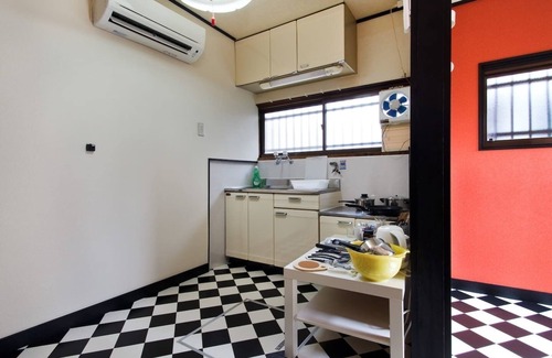 Higashi-osaka House | A sunny corner room Antivirus measures implement/Higashiosaka Ōsaka