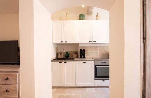Old Town Apartment | A Superb 1-BR next to Senequier - Center of Saint-Tropez