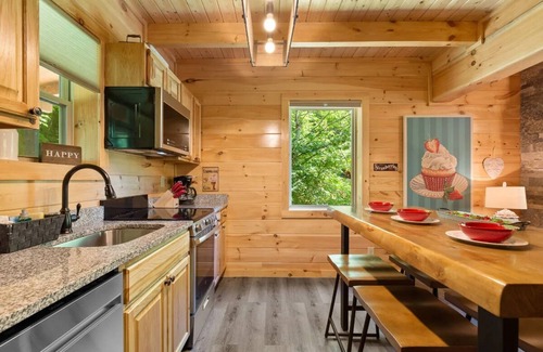 Pigeon Forge Cabin | A Sweet Treat for Couples & Small Families! Excellent LOCATION! Winter Deals!