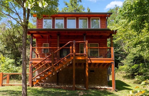 Pigeon Forge Cabin | A Sweet Treat for Couples & Small Families! Excellent LOCATION! Winter Deals!