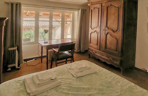Ozenay House | A traditional Burgundy house in a preserved village.