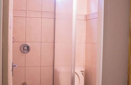 Tunapuna Apartment | A Trini Paradise - 4 bedroom apartment with WiFi, AC in enjoyable Tunapuna