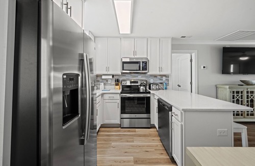 Cherry Grove Beach House | A Tropical Cabana-4BR House Close to Beach
