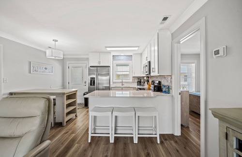 Cherry Grove Beach House | A Tropical Cabana-4BR House Close to Beach