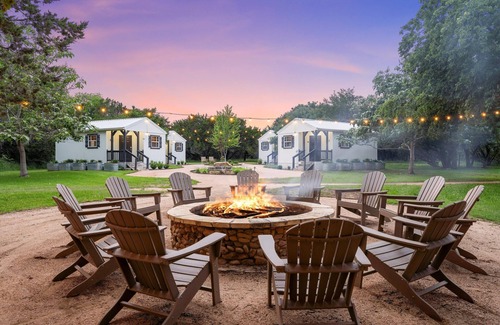 Crawford Cabin | A True Tiny House Experience on Relaxing Retreat Property 20 Minutes to Waco!