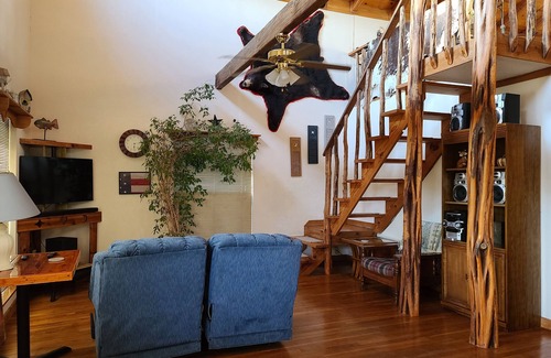 Rio Frio Cabin | A unique and family friendly cabin on the Frio river. Close to area attractions.