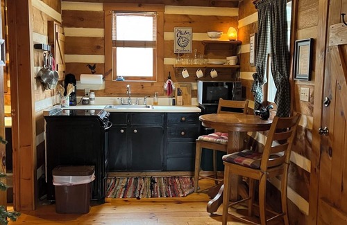 Piper Gap Cabin | A Unique Bed and Breakfast.Log Cabins, with Hot Tubs and Breakfast Delivered Each Morning :)