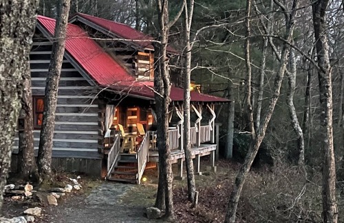 Piper Gap Cabin | A Unique Bed and Breakfast.Log Cabins, with Hot Tubs and Breakfast Delivered Each Morning :)