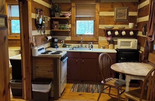 Piper Gap Cabin | A Unique Bed and Breakfast.Log Cabins, with Hot Tubs and Breakfast Delivered Each Morning :)