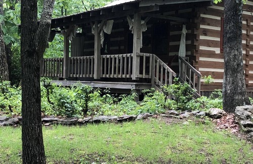 Piper Gap Cabin | A Unique Bed and Breakfast.Log Cabins, with Hot Tubs and Breakfast Delivered Each Morning :)