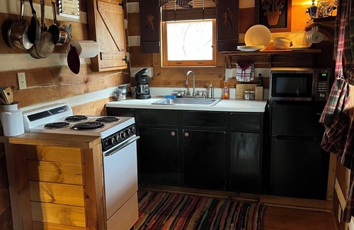 Piper Gap Cabin | A Unique Bed and Breakfast.Log Cabins, with Hot Tubs and Breakfast Delivered Each Morning :)