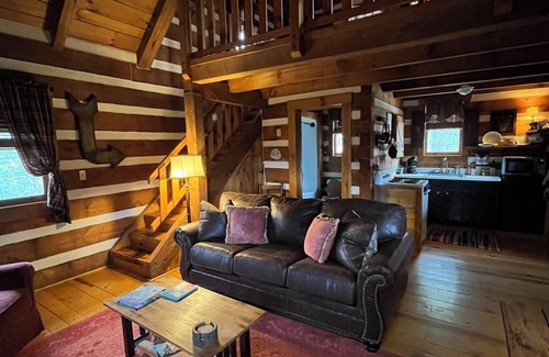 Piper Gap Cabin | A Unique Bed and Breakfast.Log Cabins, with Hot Tubs and Breakfast Delivered Each Morning :)