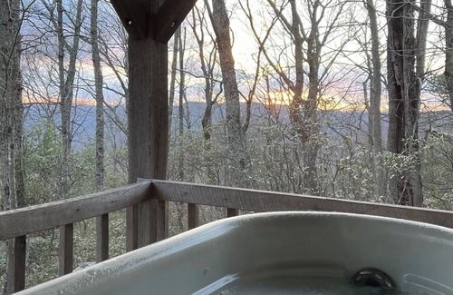 Old Town Cabin | A Unique Bed and Breakfast.Log Cabins, with Hot Tubs and Breakfast Delivered Each Morning :)