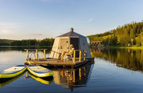 Kehys-Kainuu Boat Rental | A unique experience in a floating glass-igloo