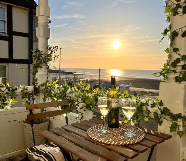 Westgate-on-Sea Apartment | A View Of The Bay- Close to Margate - Sleeps 3