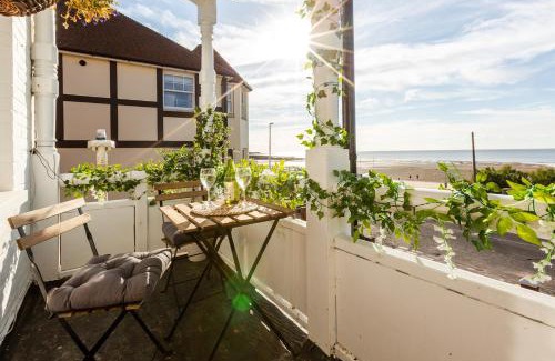 Westgate-on-Sea Apartment | A View Of The Bay- Close to Margate - Sleeps 3