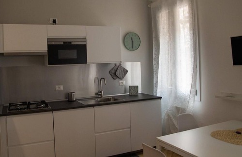 Case Peschiera-Lu Fraili Apartment | A vostra disposizione una TV a schermo piatto.