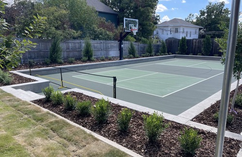 Waco House | A Waco cottage with private pickleball court!