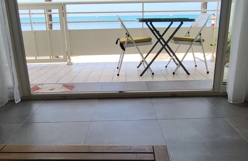 Marigot Apartment | A WATERFRONT DREAM, 20 M FROM THE SEA!