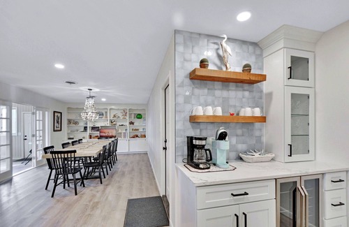Jekyll Island House | A Wave From It All - newly updated home just steps away from the beach!