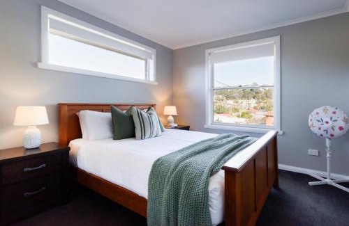 Trevallyn House | A Whole Lot Of House W/Dual Living & Library
