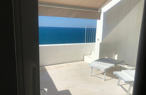 Mandrione House | A window to the sea, vacation home, family use, breathtaking sea view